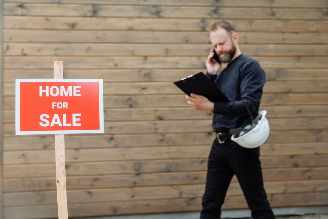 Customer record with buyer, finance, and warehouse contacts