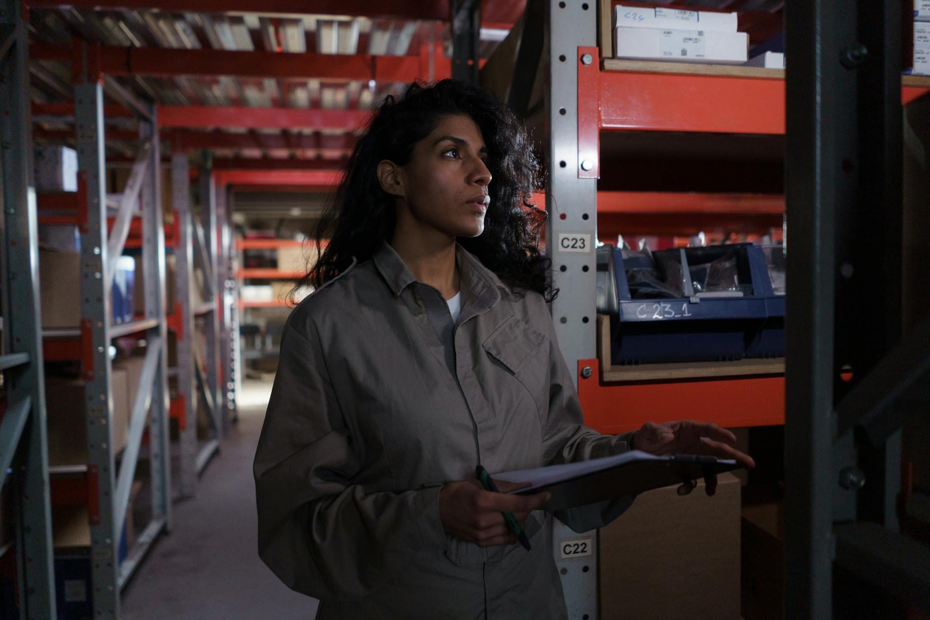 How Distributors Keep Online B2B Enquiries and Inventory Records Aligned