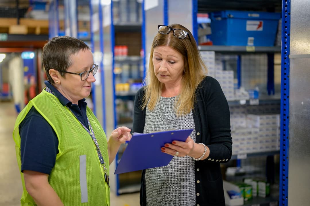 Supervisor assigning warehouse count areas for an inventory count session