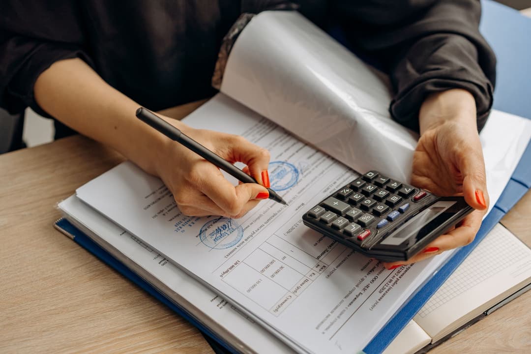 Bookkeeper comparing source reports with opening balances in a new system